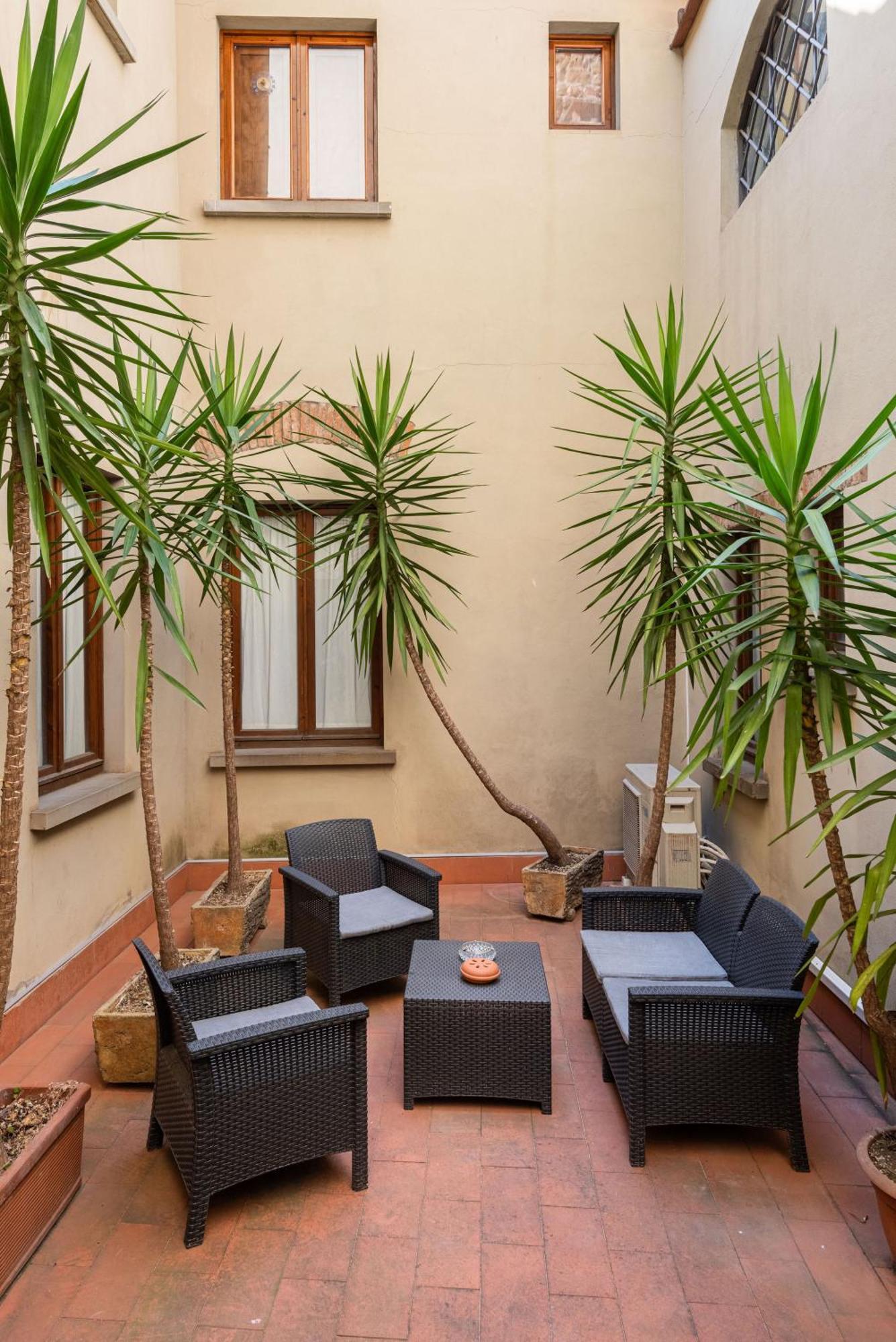 Signoria Apartment With Patio Флоренция Екстериор снимка