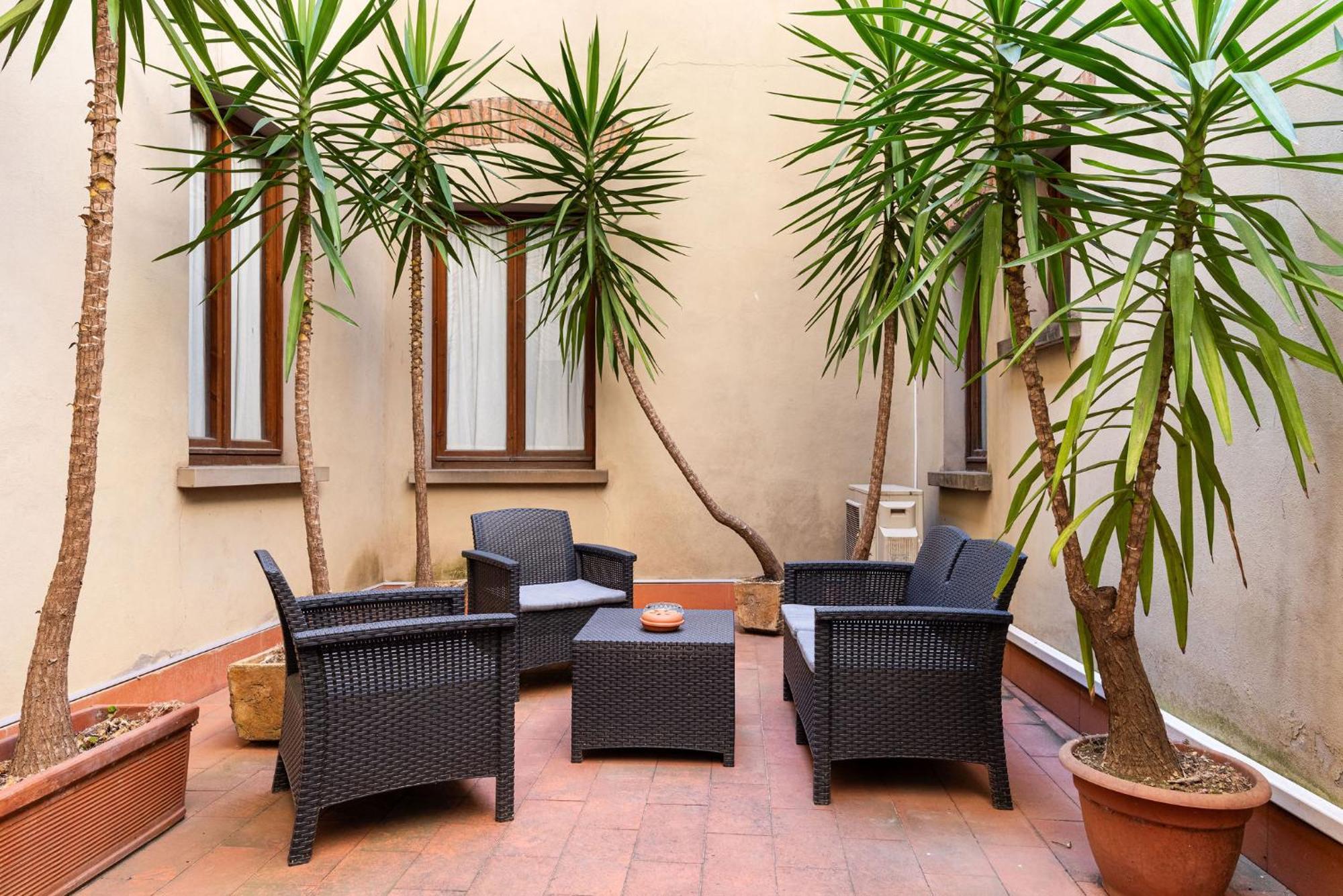 Signoria Apartment With Patio Флоренция Екстериор снимка